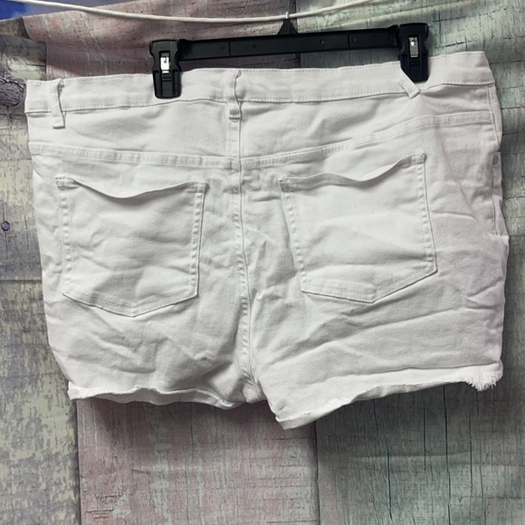 In brand new condition Woman’s Venus jean shorts - Picture 7 of 11